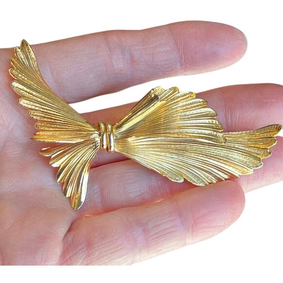 Lisner Vintage Gold Tone Bow Brooch Pin Granny Core Boho Career Wear it All - Picture 4 of 8